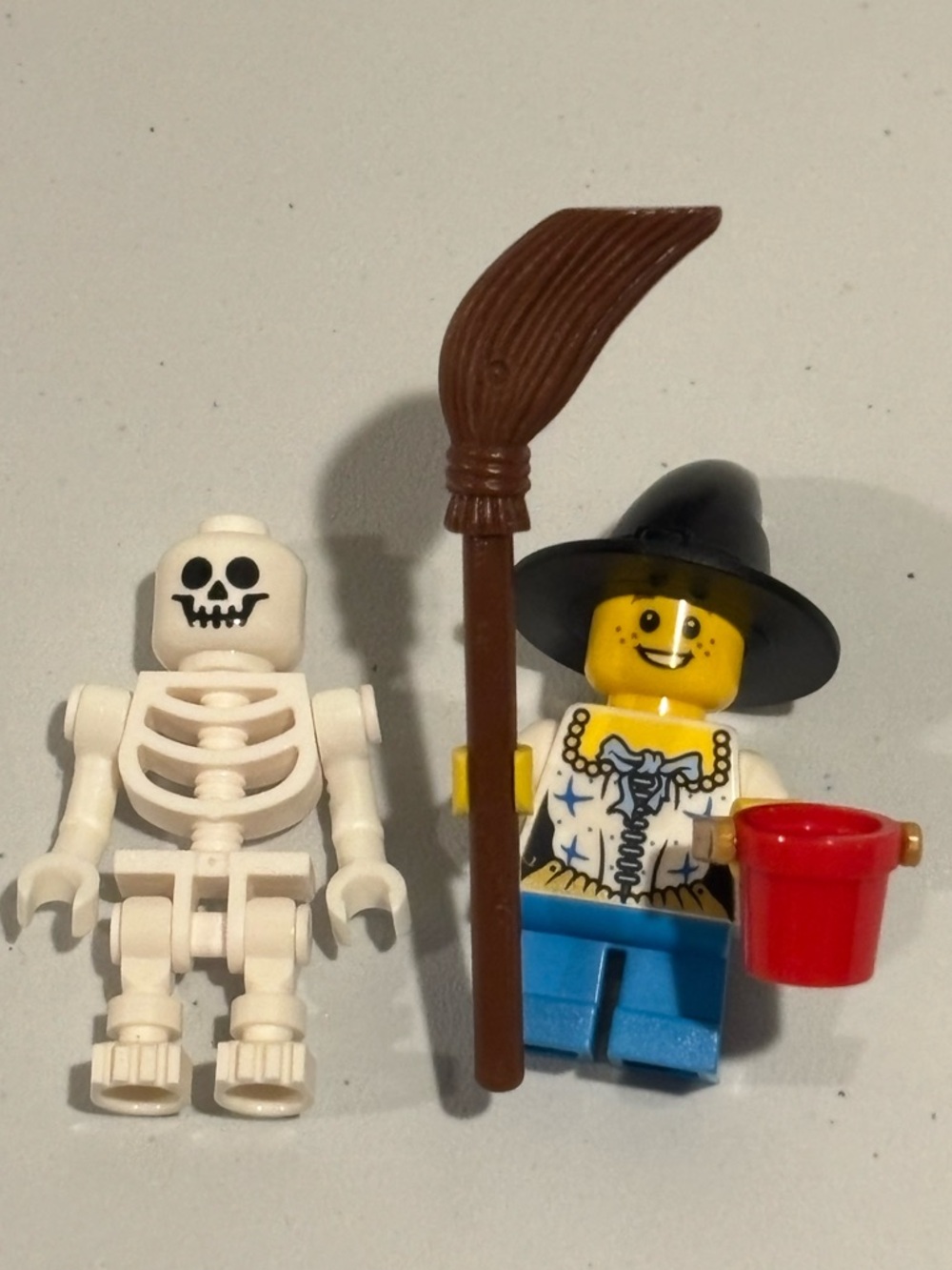 LEGO #40122 Trick or Treat Halloween Set - Picture 2 of 9